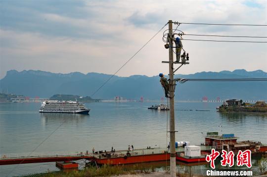 三峽旅游母港岸電系統(tǒng)投入試運(yùn)行(資料圖) 雷勇 攝