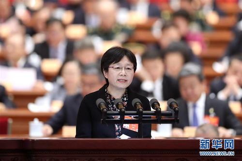 高小玫委員代表民革中央作大會發(fā)言。 新華社記者 丁海濤 攝