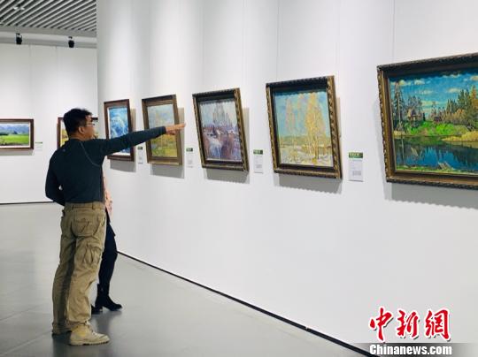 “朝‘畫’夕‘詩(shī)’”主題展開展150余幅油畫搭建中俄交流平臺(tái)