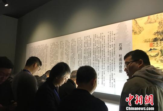 圖為清朝畫(huà)家石濤的傳世精品《杜甫詩(shī)意冊(cè)》十開(kāi)亮相揚(yáng)州。　崔佳明 攝