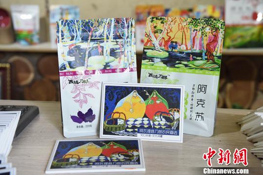 5月3日，阿瓦提縣刀郎農(nóng)民畫延伸的旅游產(chǎn)品。　勉征 攝