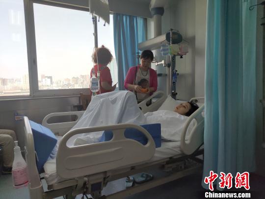 四川女子肝硬化病重妹妹毅然捐肝：我們血脈相連