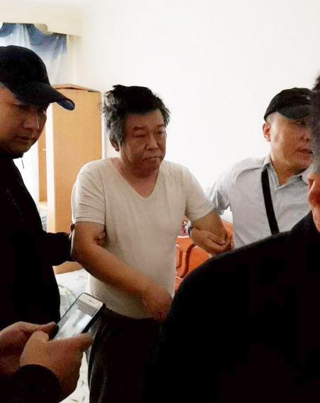 程鵬在牡丹江市某小區(qū)被抓獲（牡丹江市公安局華電分局 趙宇 攝）