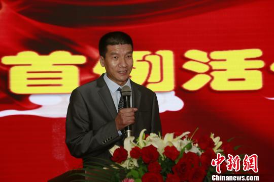 國內(nèi)首例活體小腸移植換腸人楊鋒發(fā)言致謝?！堒查?攝