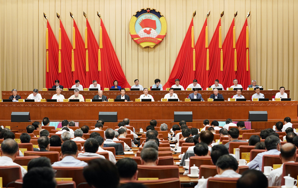 6月17日，政協(xié)第十三屆全國委員會常務(wù)委員會第七次會議在北京開幕，圍繞“推動制造業(yè)高質(zhì)量發(fā)展”協(xié)商建言。中共中央政治局常委、全國政協(xié)主席汪洋出席開幕會。 本報記者 賈寧 攝