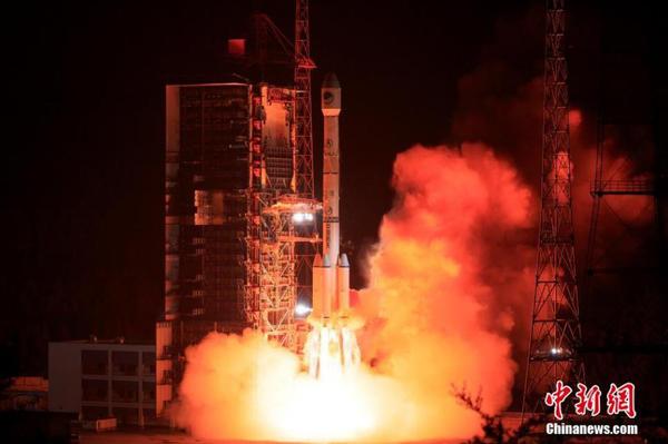 該衛(wèi)星是北斗三號系統(tǒng)的第21顆組網(wǎng)衛(wèi)星、第2顆傾斜地球同步軌道衛(wèi)星，經(jīng)過一系列在軌測試后，衛(wèi)星將與此前發(fā)射的20顆北斗三號衛(wèi)星組網(wǎng)運行，適時提供服務(wù)，進一步提升北斗系統(tǒng)的覆蓋能力和服務(wù)性能。文 郭超凱 楊欣 圖 郭文彬