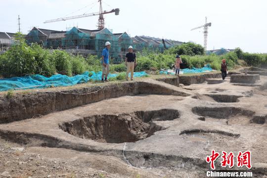 圖為梅里遺址現(xiàn)場?！」芤帏Q 攝