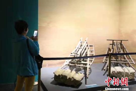 圖為展覽現(xiàn)場?！±畛?攝