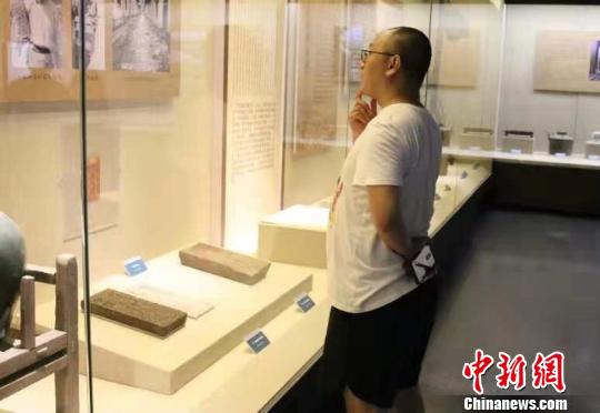 圖為展覽現(xiàn)場?！±畛?攝
