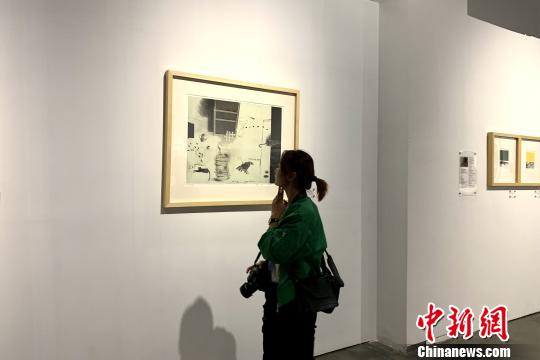 觀眾現(xiàn)場(chǎng)參展。　李佩珊 攝