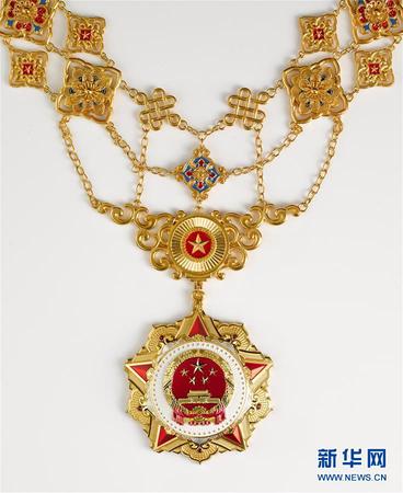 經(jīng)中共中央批準(zhǔn)，中華人民共和國國家勛章和國家榮譽稱號頒授儀式將于9月29日上午10時在北京人民大會堂隆重舉行。 這是“共和國勛章”。 新華社發(fā) 圖片來源：新華網(wǎng)