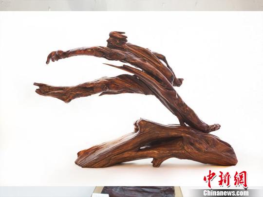 吳德義創(chuàng)作的體育項目作品 石洪宇 攝