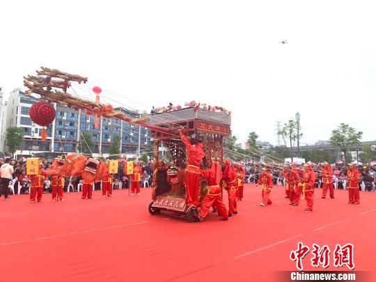浙江永康傳承千年方巖廟會(huì)開場非遺民俗輪番上陣