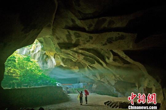 西樵山采石場(chǎng)出產(chǎn)的霏細(xì)巖是珠三角先民制作細(xì)石器的主要原料。通訊員 供圖