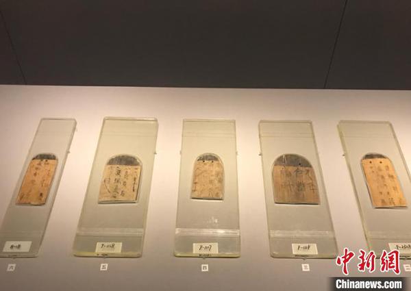 里耶秦簡(jiǎn)·簽牌。　鄧霞 攝