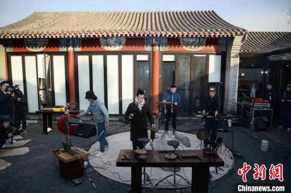 現(xiàn)場演奏包含老北京響器的現(xiàn)代音樂作品。主辦方供圖