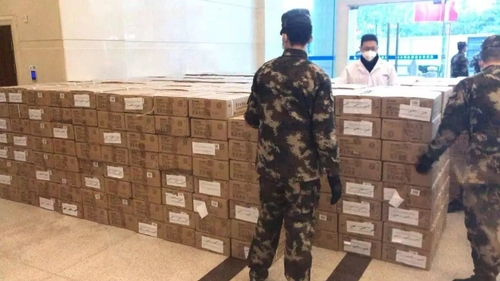 1 朝陽區(qū)政協(xié)委員易拓新所在單位，向湖北省公安廳捐贈了價值1000萬元藥品。.webp