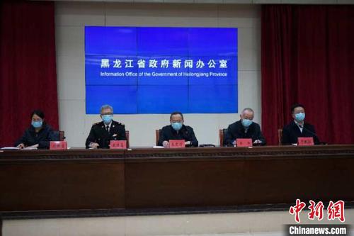 綏芬河口岸境外輸入疫情管控情況新聞發(fā)布會現(xiàn)場。黑龍江省政府新聞辦供圖