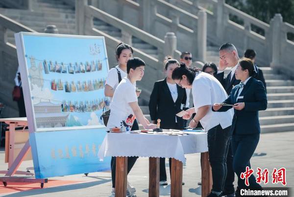 “我把美麗高平寄給您”主題明信片郵寄活動在“炎帝故里”山西高平炎帝陵正式上線?！±顝?攝