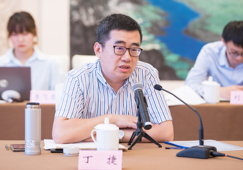 丁捷在現(xiàn)場(chǎng)發(fā)言