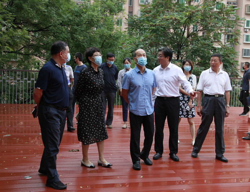 宋鐵健主席一行參觀兆如養(yǎng)老服務中心“空中花園”