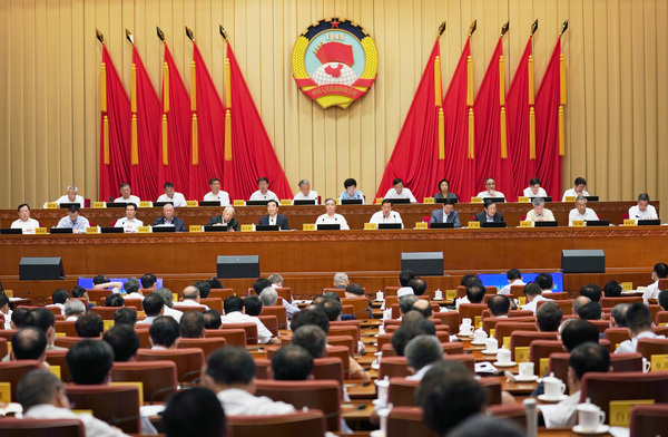 8月25日，政協(xié)第十三屆全國委員會常務委員會第十三次會議在北京開幕，圍繞“制定國民經(jīng)濟和社會發(fā)展‘十四五’規(guī)劃”協(xié)商議政。中共中央政治局常委、全國政協(xié)主席汪洋出席開幕會?！”緢笥浾摺≠Z寧　攝