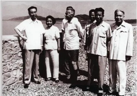 1960年，密云水庫修建的時(shí)候，周總理陪美國著名記者斯諾去參觀。