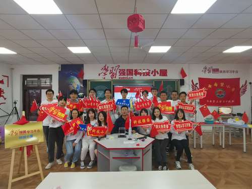 14 西安郵電大學“愛心青年幫”志愿者團隊。唐雕攝