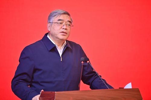 民進中央副主席、全國政協(xié)常務委員兼副秘書長朱永新發(fā)表演講