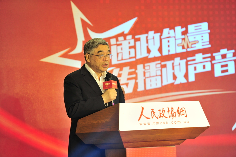 全國(guó)政協(xié)常委、全國(guó)政協(xié)副秘書(shū)長(zhǎng)，民進(jìn)中央副主席朱永新。