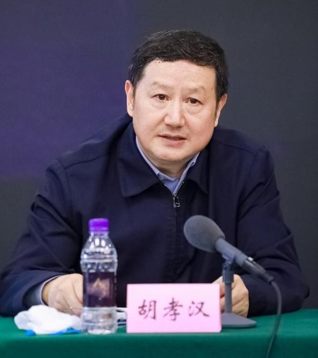 中國(guó)文聯(lián)黨組成員、副主席胡孝漢出席開(kāi)班儀式并講話