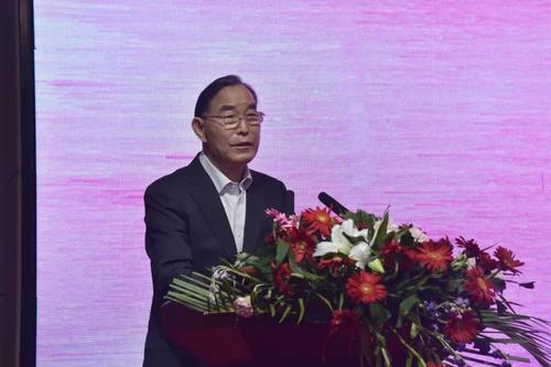 十二屆全國政協(xié)委員、原農業(yè)部黨組成員、中國絲綢桑蠶品牌集群主席朱保成致辭