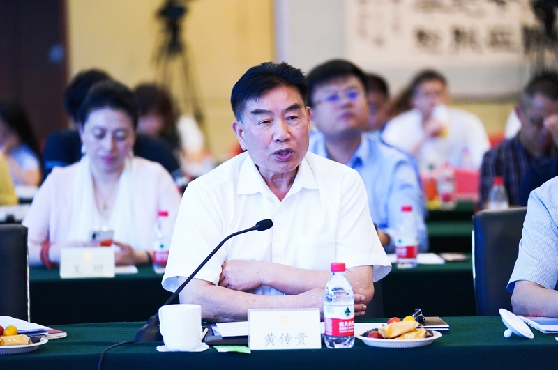 黃傳貴 十二屆全國政協(xié)委員、云南省醫(yī)學(xué)哲學(xué)研究會(huì)會(huì)長