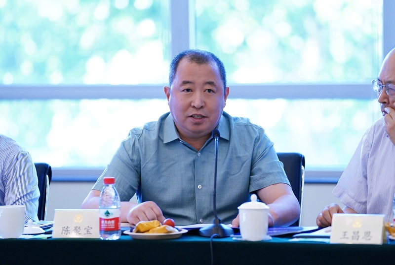 陳聚寶  中國管理科學(xué)研究院科技管理研究所副所長、中健長生露生物科技公司董事長