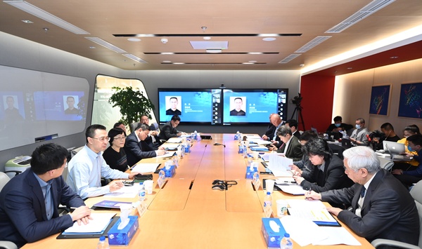 2月12日，由人民政協(xié)報(bào)·人民政協(xié)網(wǎng)主辦的“完善醫(yī)藥創(chuàng)新生態(tài)推動(dòng)產(chǎn)業(yè)健康發(fā)展”座談會(huì)在北京召開(kāi)。人民政協(xié)報(bào)·人民政協(xié)網(wǎng)記者 齊波 攝