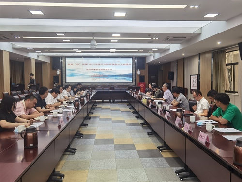 在三墩鎮(zhèn)民生議事堂專題協(xié)商會上，振華、蘭里等4個社區(qū)15個小區(qū)開通“民情郵箱”，廣泛收集民情民意，引導(dǎo)居民參與自治，進一步助力共同富裕首善之區(qū)建設(shè)。