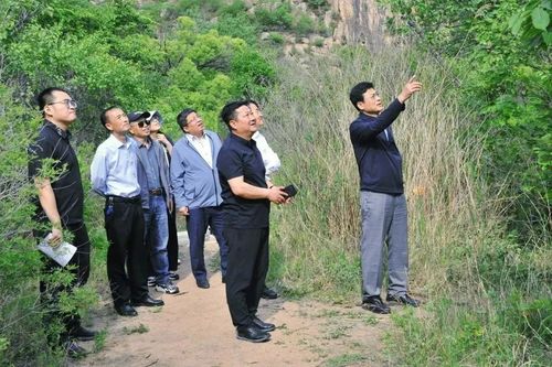 △5月24日，遼寧省政協(xié)人口資源環(huán)境委員會調(diào)研組一行在朝陽市朝陽縣努魯兒虎山國家自然保護(hù)區(qū)進(jìn)行調(diào)研。