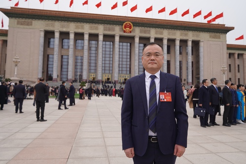 拜文匯：為人民實(shí)事求是(分離圖)拜文匯(4172277)-20240320102702