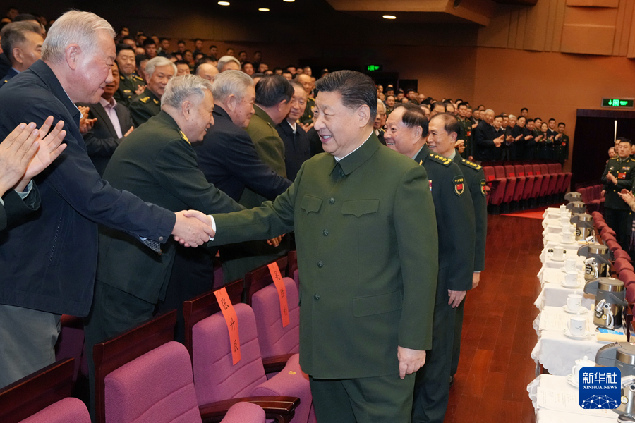 中央軍委舉行慰問駐京部隊老干部迎新春文藝演出 習近平向全軍老同志祝賀新春