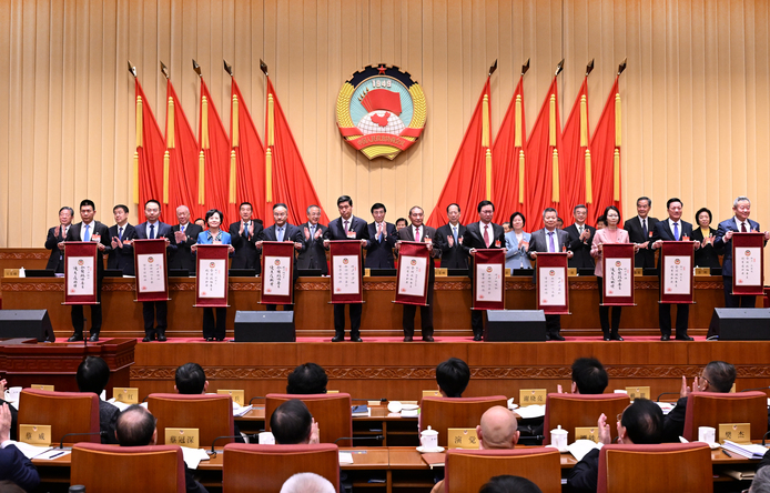 2024年度全國政協(xié)委員優(yōu)秀履職獎表彰儀式在京舉行 王滬寧為獲獎?wù)f(xié)委員頒獎