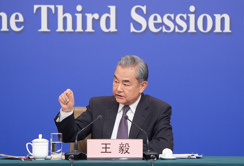 王毅回答中外記者提問(wèn)