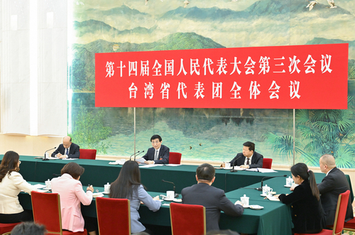 3月7日下午，中共中央政治局常委、全國(guó)政協(xié)主席王滬寧參加十四屆全國(guó)人大三次會(huì)議臺(tái)灣代表團(tuán)審議。新華社記者 高潔 攝