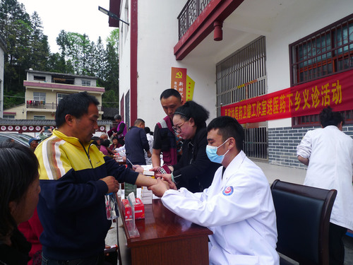 （地方政協）送醫(yī)送藥下鄉(xiāng)活動(7030549)-20250421095110