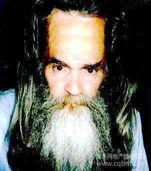 變態(tài)殺人家族——Charles Manson and Manson “Family” 　　在“披頭士”(Beatles) 熱潮崛起的60年代，Charles Manson 和當(dāng)時(shí)很多的青少年一樣，極度迷戀披頭士的音樂(lè)，但是在吉他以外，他亦迷上了另外一樣非常流行的東西——毒品。