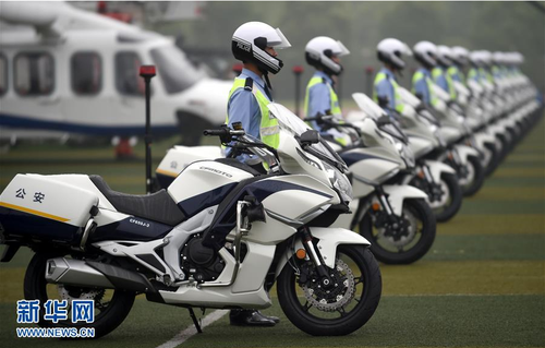 5月27日，警察攜警用摩托參加誓師大會。